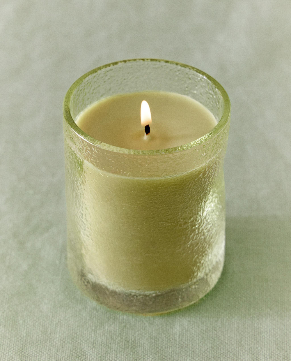 Zara Home Свеча ароматическая Vetiver Melon 155 г, растительный воск, аромат древесный, Коричневый