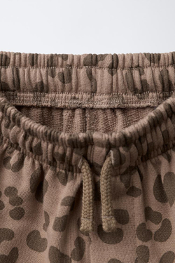 ZARA БРЮКИ ИЗ МЯГКОЙ ТКАНИ С АНИМАЛИСТИЧЕСКИМ ПРИНТОМ, КОРИЧНЕВЫЙ