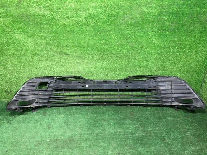 Решетка переднего бампера Toyota Camry xv70 17-21