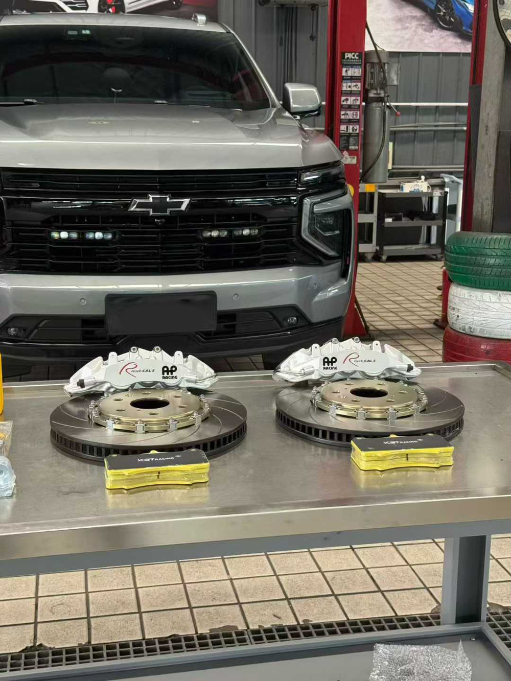 Замена заводских R20 тормозов на Усиленную тормозную систему AP Racing для Chevrolet Tahoe 2025+ Шевроле Тахо