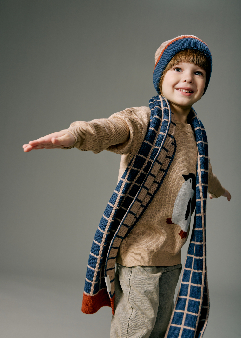 Шарф вязаный "Клетка" (теплый беж + синий)