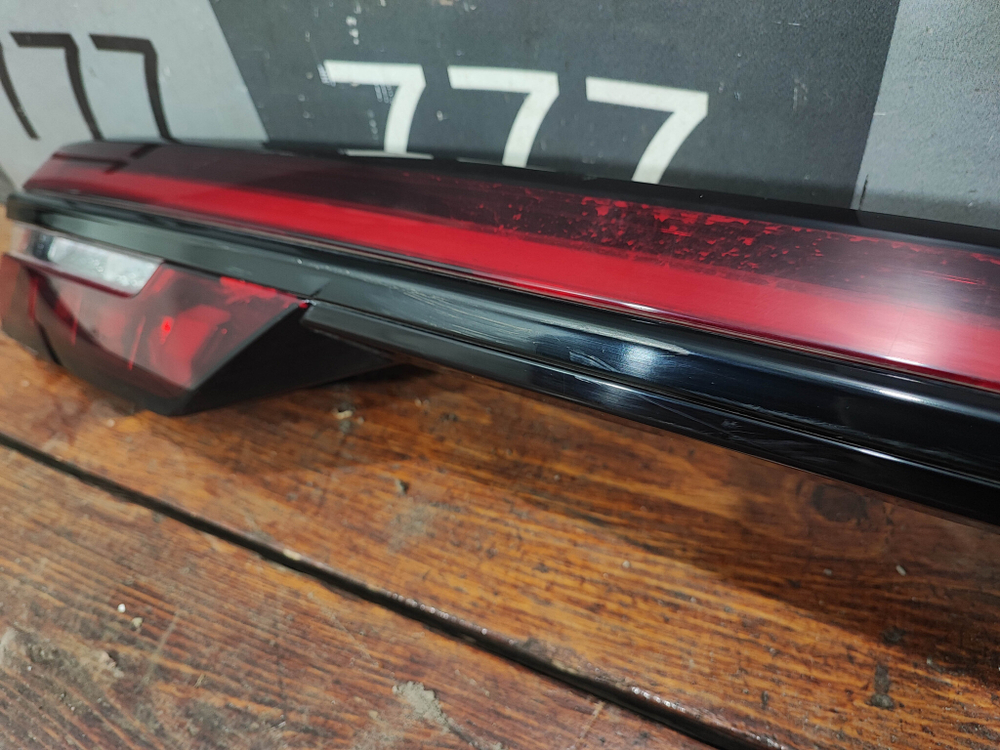 Фонарь задний в крышку багажника центральный Geely Monjaro 21-нв Б/У Оригинал 7057045900