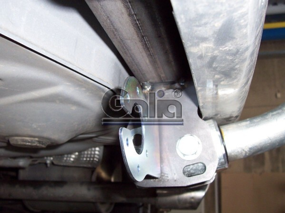 Фаркоп оцинкованный Galia T057A для Toyota Yaris 2005-2014(паспорт и сертификат в комплекте)(без электрики)