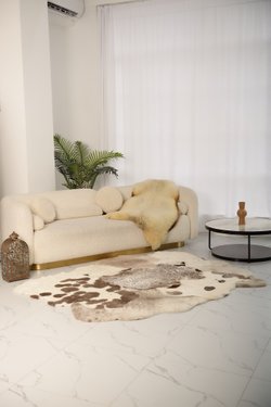 Ковер Мосси из некрашенных шкур с пятнами для интерьера