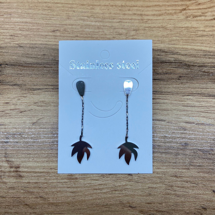 Серьги-гвоздики капля перевернутая жгутики Листик цвет серебристый