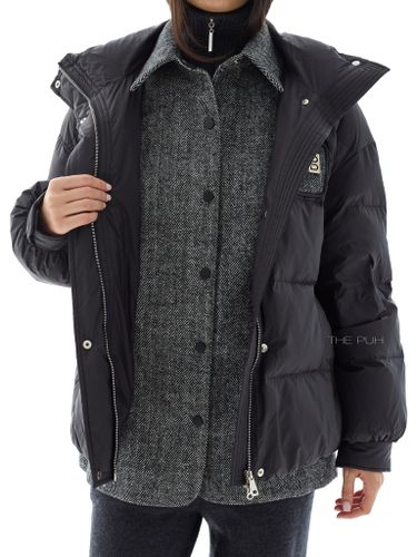 Черный пуховик с комбинированной рубашкой