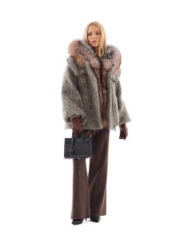 Шоколадный пуховик из шерсти с капюшоном и мехом лисы