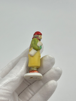 Фигурка Мужчина со свёртком Department 56