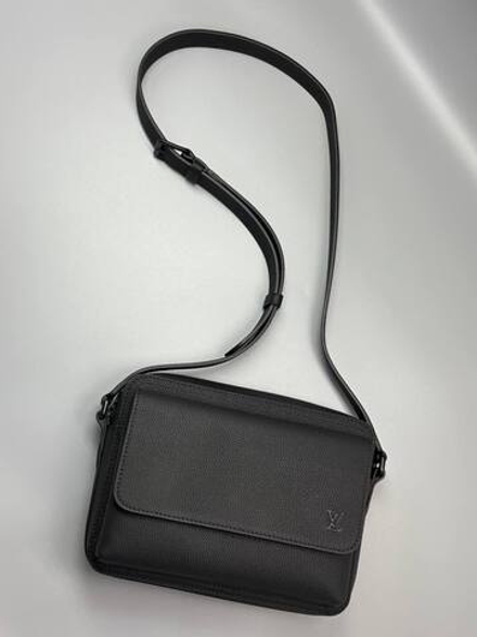 Сумка-мессенджер Louis Vuitton
