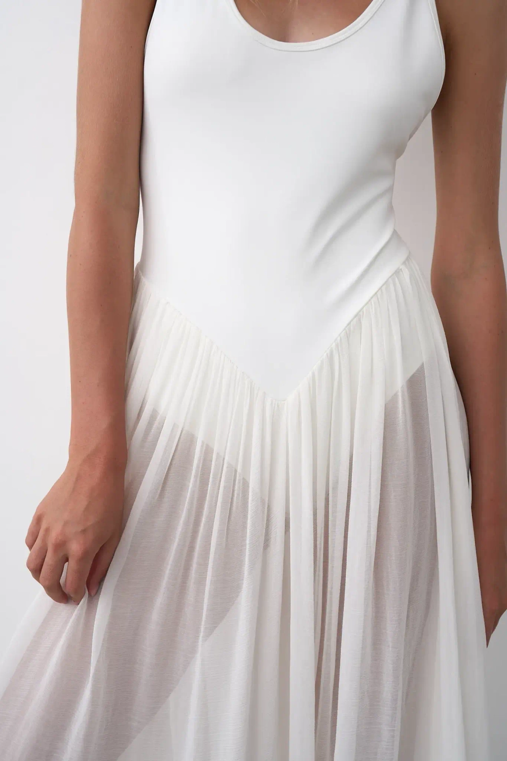 Платье-русалка белое