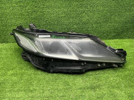 Стекло и корпус фары Toyota Camry xv70 (2017-2024)