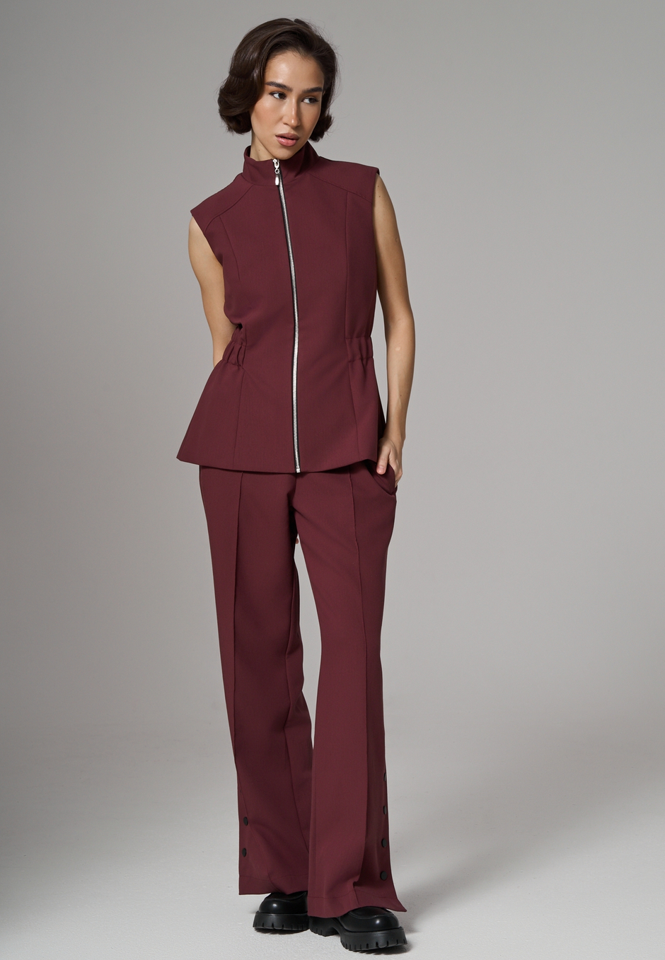 Жилет на молнии бордовый