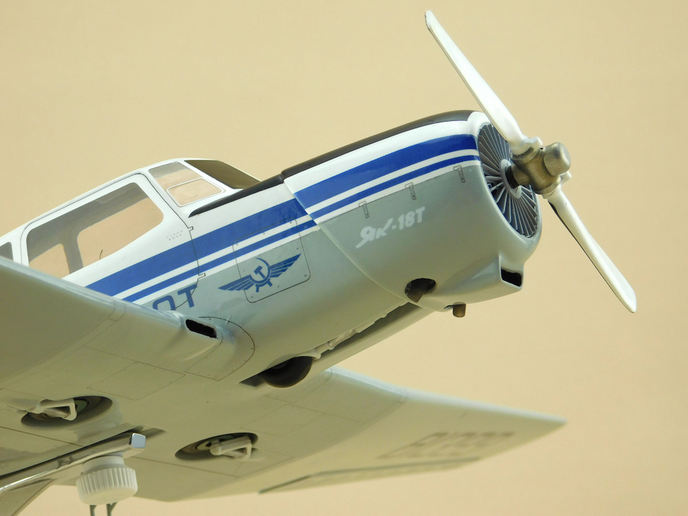 Модель самолета Як-18т (М1:30, Аэрофлот СССР-81399) с проработкой кабины