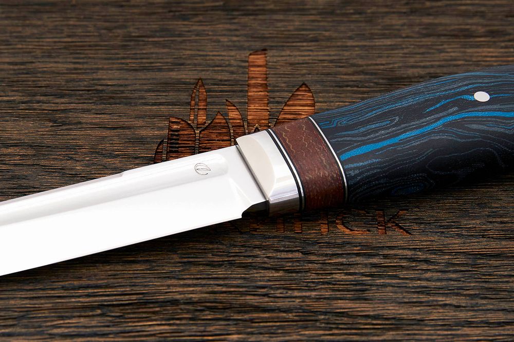 Нож туристический Геннадия Дедюхина Финка, клинок 132мм, сталь N690, рукоять микарта черно-синий