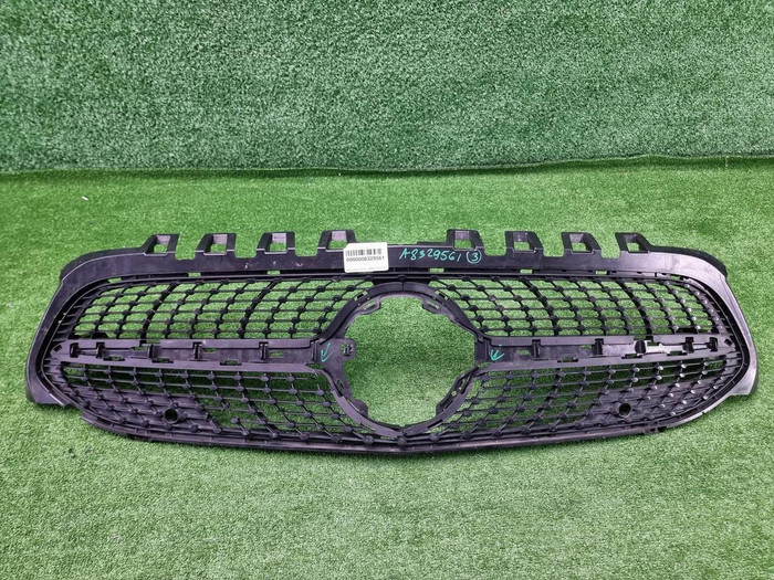 Решетка радиатора Mercedes A W177 (2018-2022)