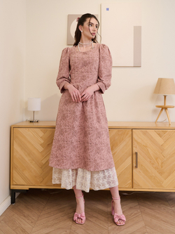 Платье с вырезом-сердечко