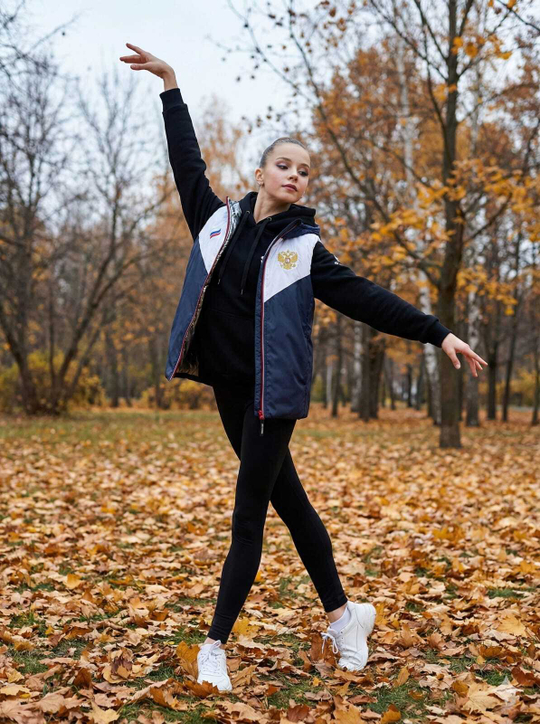 Жилет с капюшоном и вышивкой синий