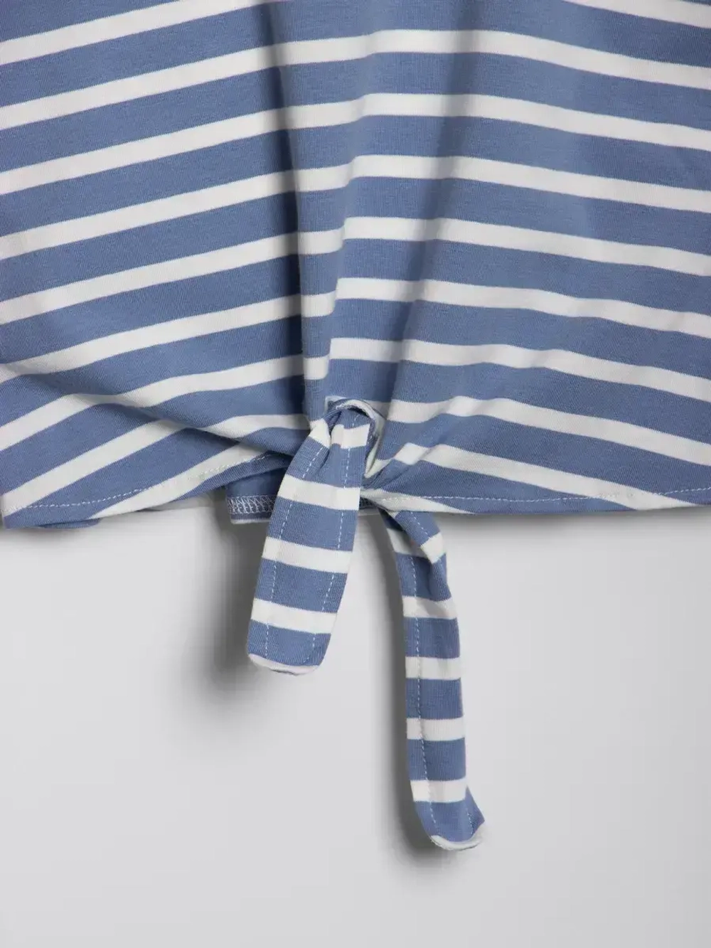 Голубой костюм для девочки на лето в полоску