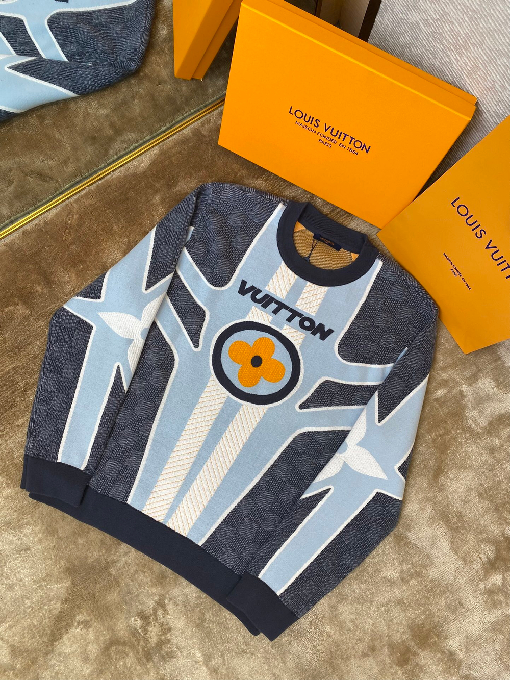 Louis Vuitton Sweatshirt
