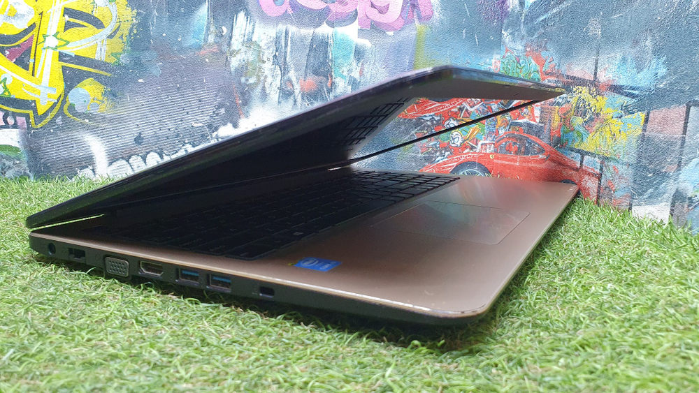 Ноутбук Asus i5-5/4Gb/M320 2Gb/W519LI5200-554AXCA2XC0/Windows 10