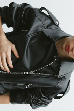 ZARA УКОРОЧЕННАЯ КУРТКА ИЗ ИСКУССТВЕННОЙ КОЖИ В БАЙКЕРСКОМ СТИЛЕ, ЧЕРНЫЙ