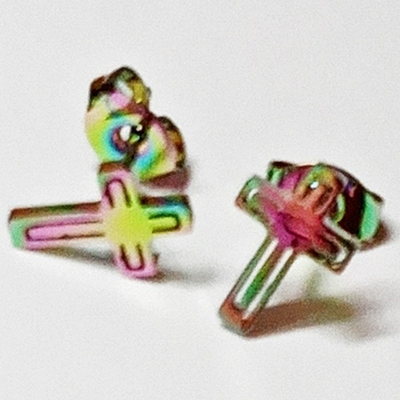 Серьги гвоздики пуссеты "Кресты". Медицинская сталь, радужное анодирование (бензинка).