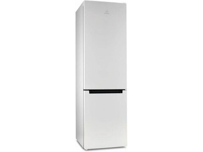 Холодильник двухкамерный Indesit DS 4200 W белый