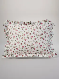 Декоративная наволочка с рюшами, оборками "Розовые бутоны" 50х70 см, 1 шт, без молнии