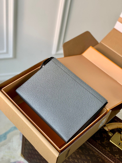 Louis Vuitton Pochette Voyage MM