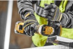 Угловая шлифмашина аккумуляторная DeWALT DCG 409 NT  бесщеточная, без АКБ и З/У DCG409NT-XJ
