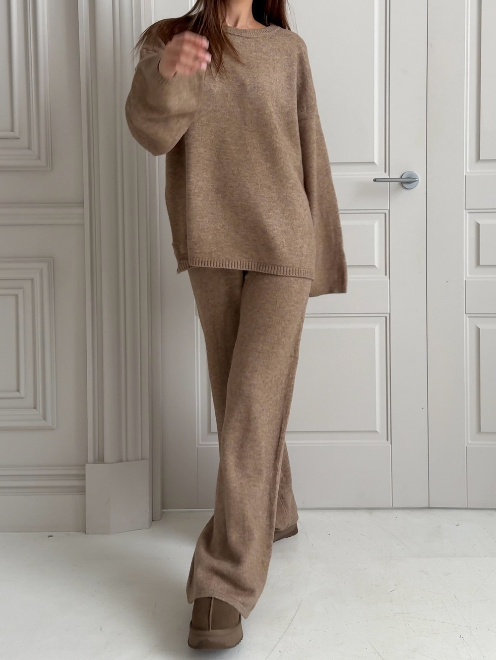 Комплект вязаный, базовый свитер и брюки