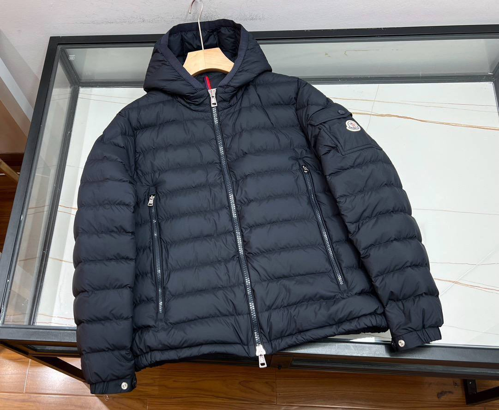 Пуховик Moncler