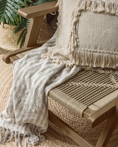 Плетеное кресло Geralda из массива акации, темное