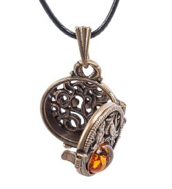 AM- 670 Подвеска «Медальон Голуби» (латунь, янтарь)