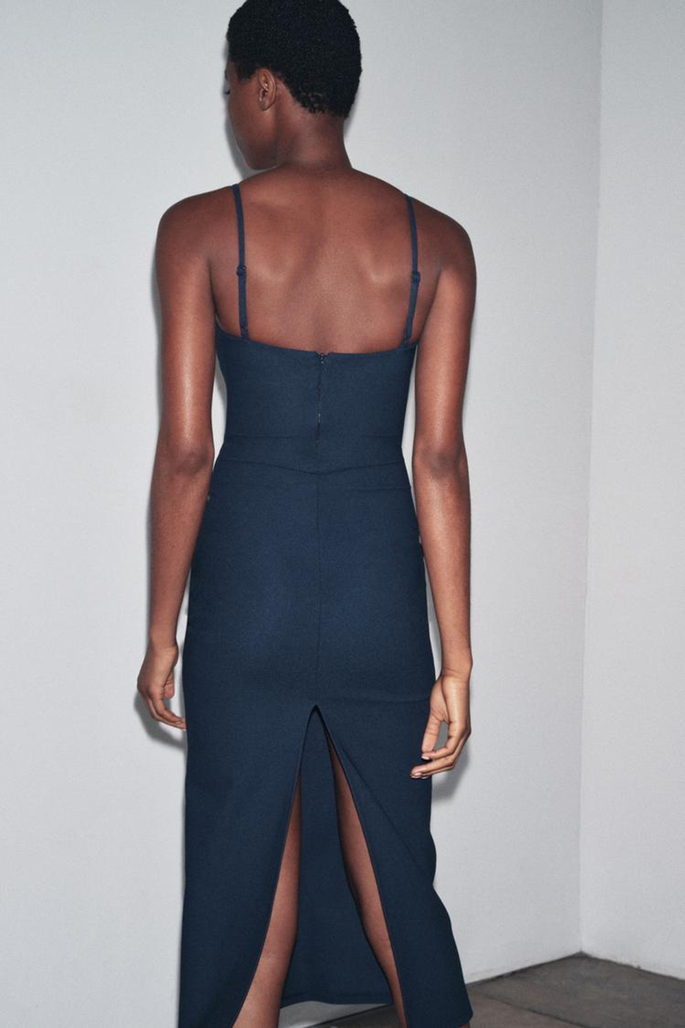 ZARA ПЛАТЬЕ ИЗ КРЕПА С ВЫРЕЗОМ СЕРДЕЧКОМ, МОРСКОЙ СИНИЙ