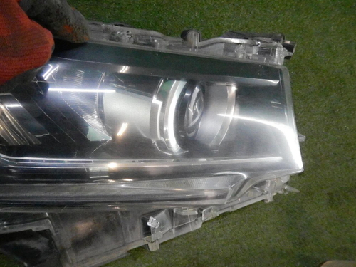 Фара правая Toyota Land Cruiser Prado 150 (2017-н.в.) LED
