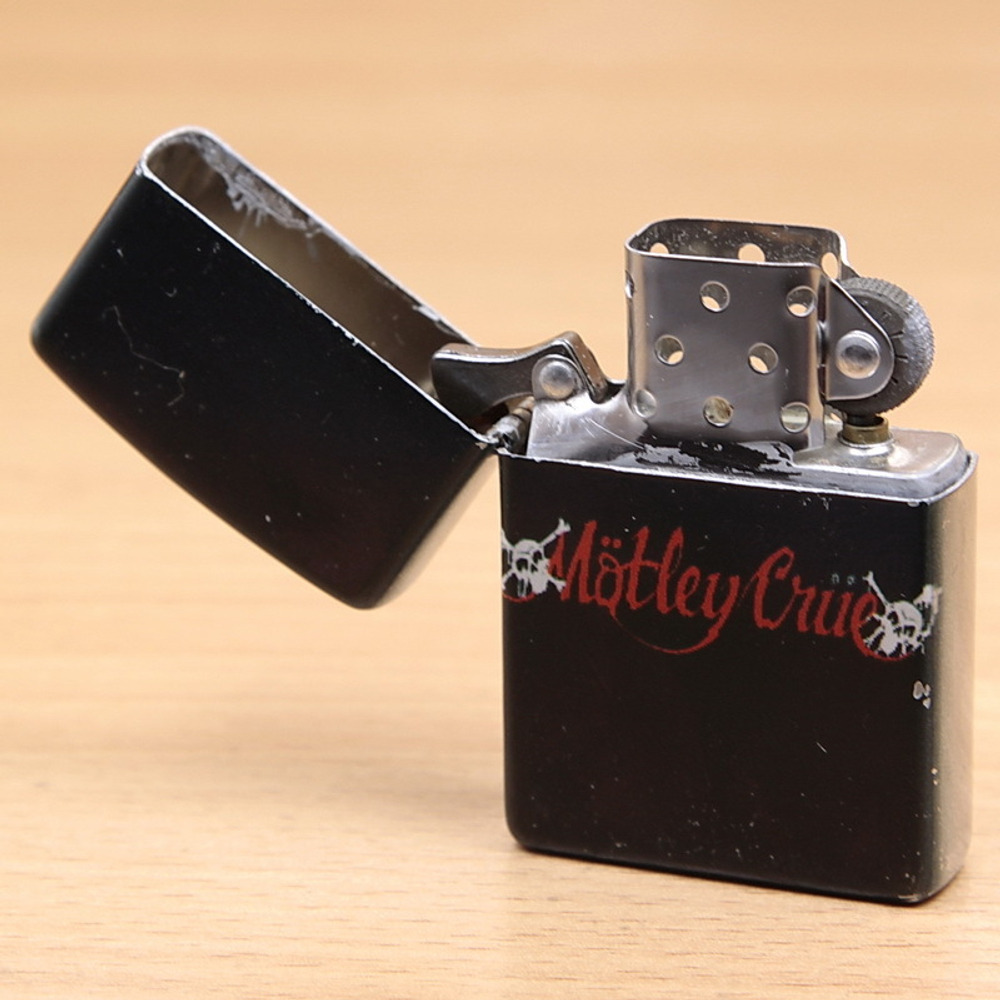 Зажигалка Motley Crue надпись (шелкография)