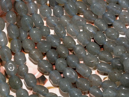 Нить бусин из тонированного кварца 6-7мм (галтовка)