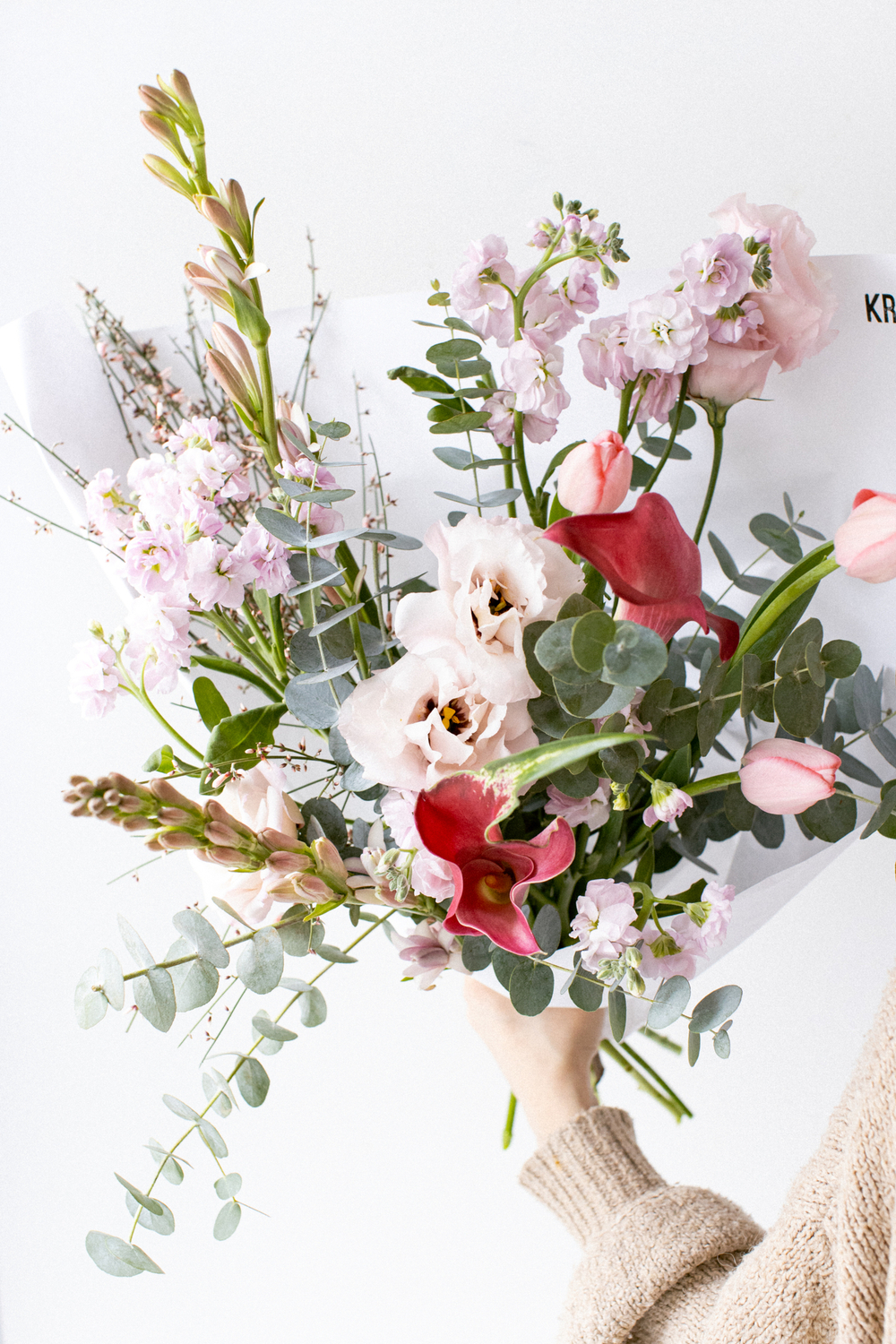 Нежный букет в руке