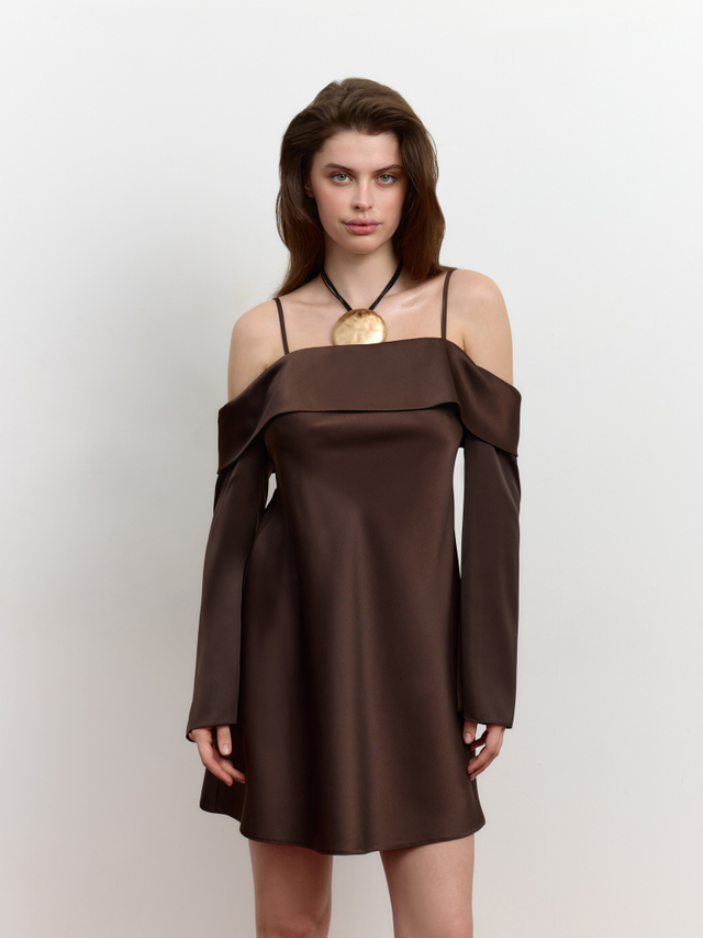 Платье из сатина с открытыми плечами