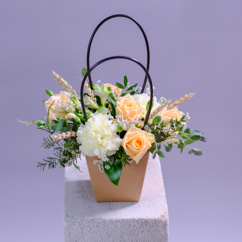 Купить Букет цветочная композиция в сумочке #563