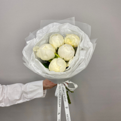 Букет из 5 пионов