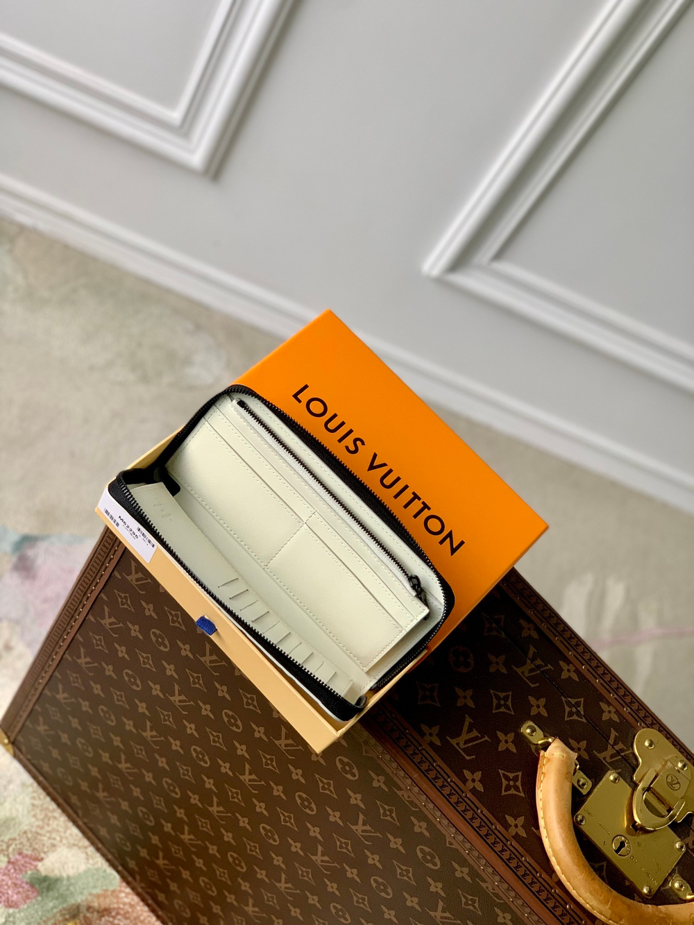 Louis Vuitton Zippy Vertical Wallet