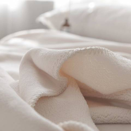 Покрывало 220х240 Sofi De MarkO София молочное