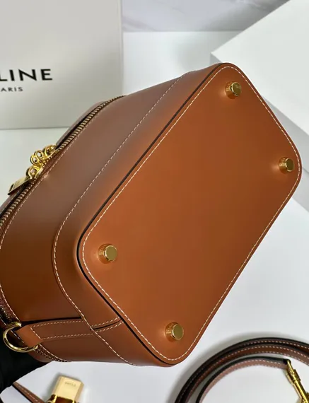 Сумка CELINE IN SMOOTH SATINATED CALFSKIN коричневая