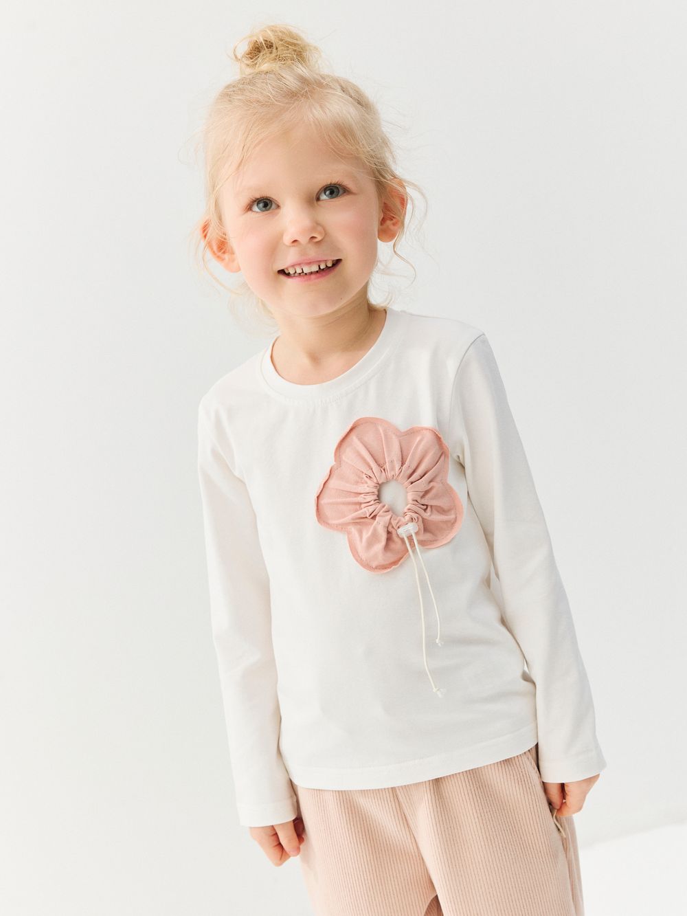 Лонгслив "Пломбир" с декором цветок