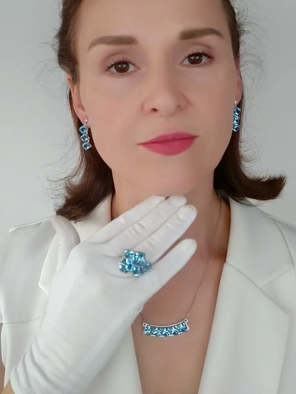 Колье Мираж с дорожкой голубых кубиков Swarovski