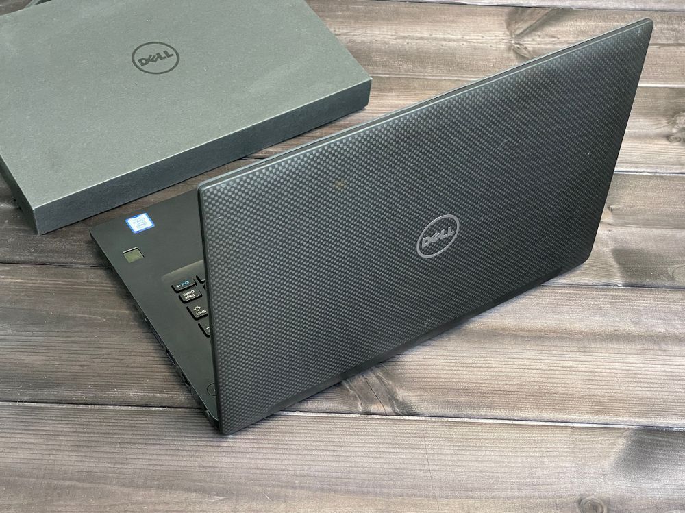 14" Ноутбук Dell Latitude E7470 Touch (2560x1440, Intel Core i5-6300U, RAM 8ГБ, SSD 256ГБ, Intel UHD Graphics 620, Win 10 Pro)