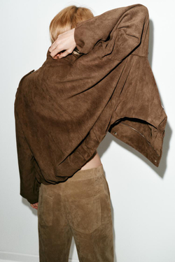 ZARA КУРТКА ОВЕРСАЙЗ В БАЙКЕРСКОМ СТИЛЕ ИЗ ИСКУССТВЕННОЙ ЗАМШИ, КОРИЧНЕВЫЙ