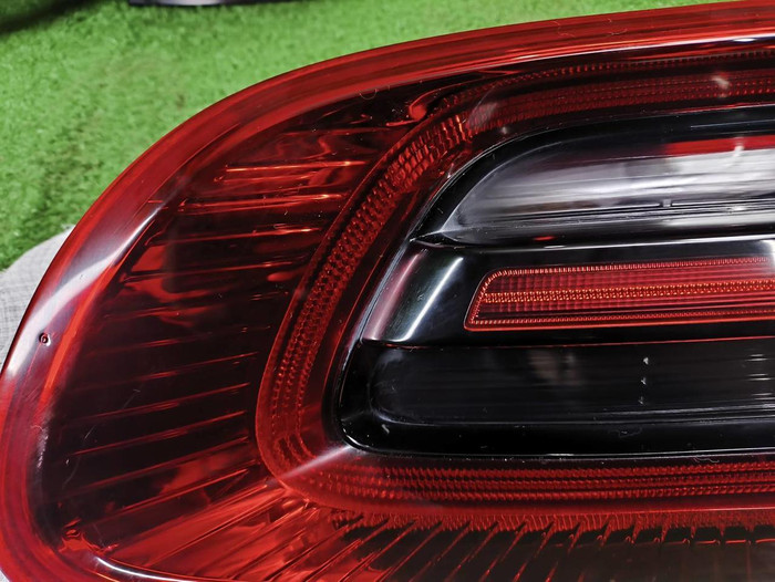 Фонарь правый внутренний Porsche Macan 95b (14-18)